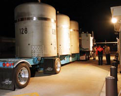 去年三月二十六日，首批來自洛斯阿拉莫斯的放射性廢料運抵位於新墨西哥州的核廢料隔離控制廠，該廠是美國首個永久性核貯存庫。